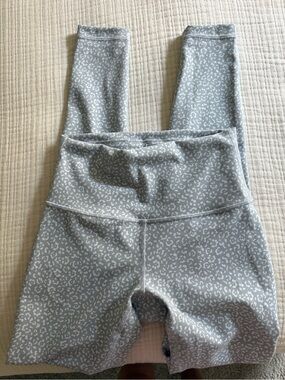 lululemon athletica Light Gray and White Leopard Print Leggings (Size 4)